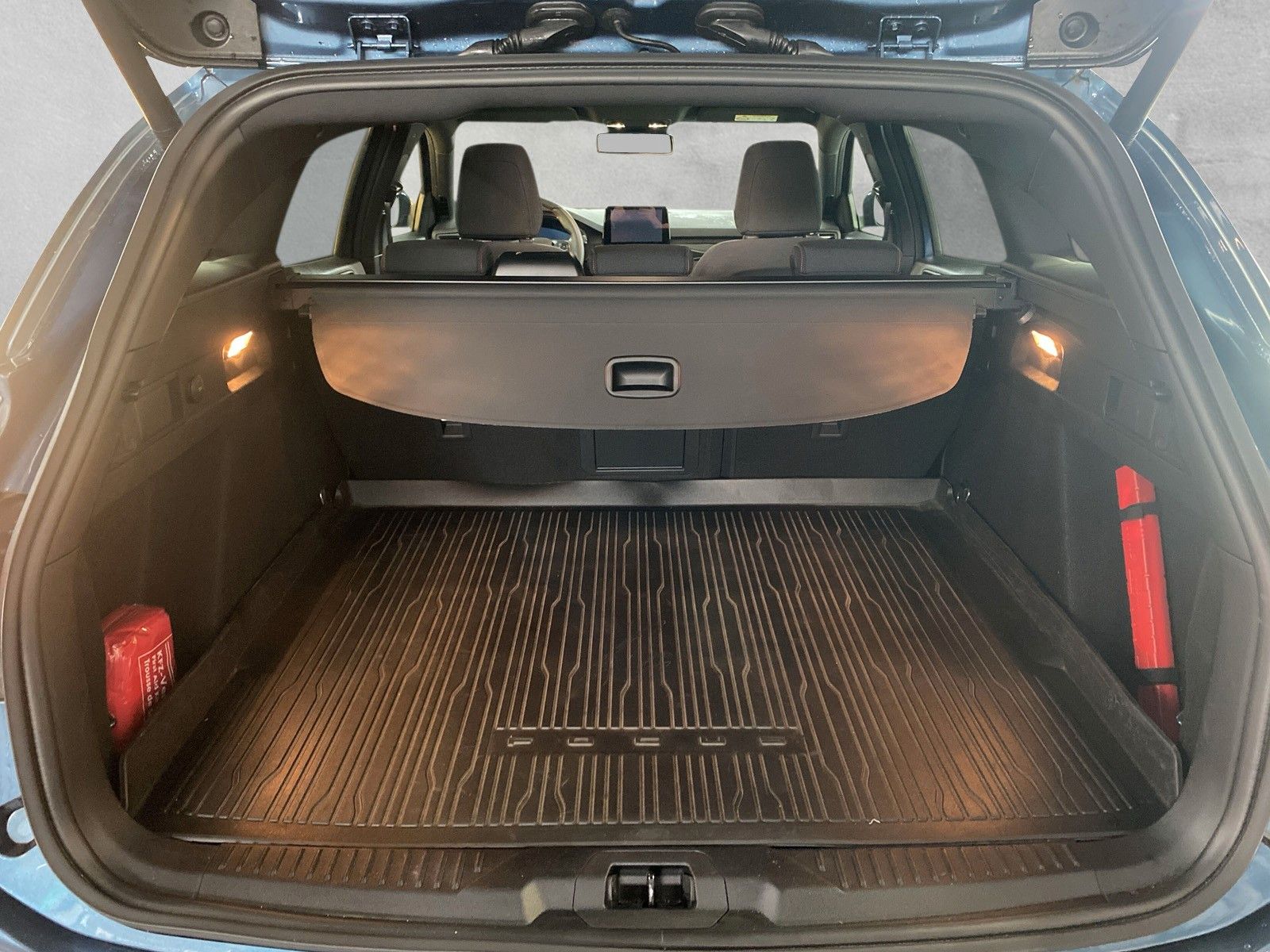 Fahrzeugabbildung Ford Focus Turnier ST-Line X mit Topausstattung