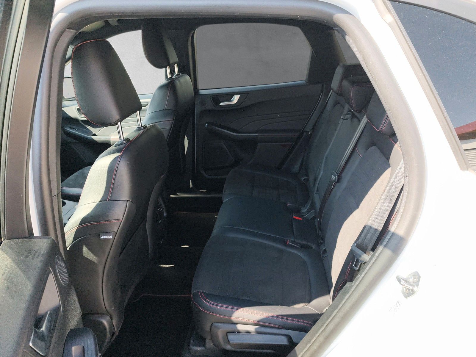 Fahrzeugabbildung Ford Kuga ST-Line X 4x4