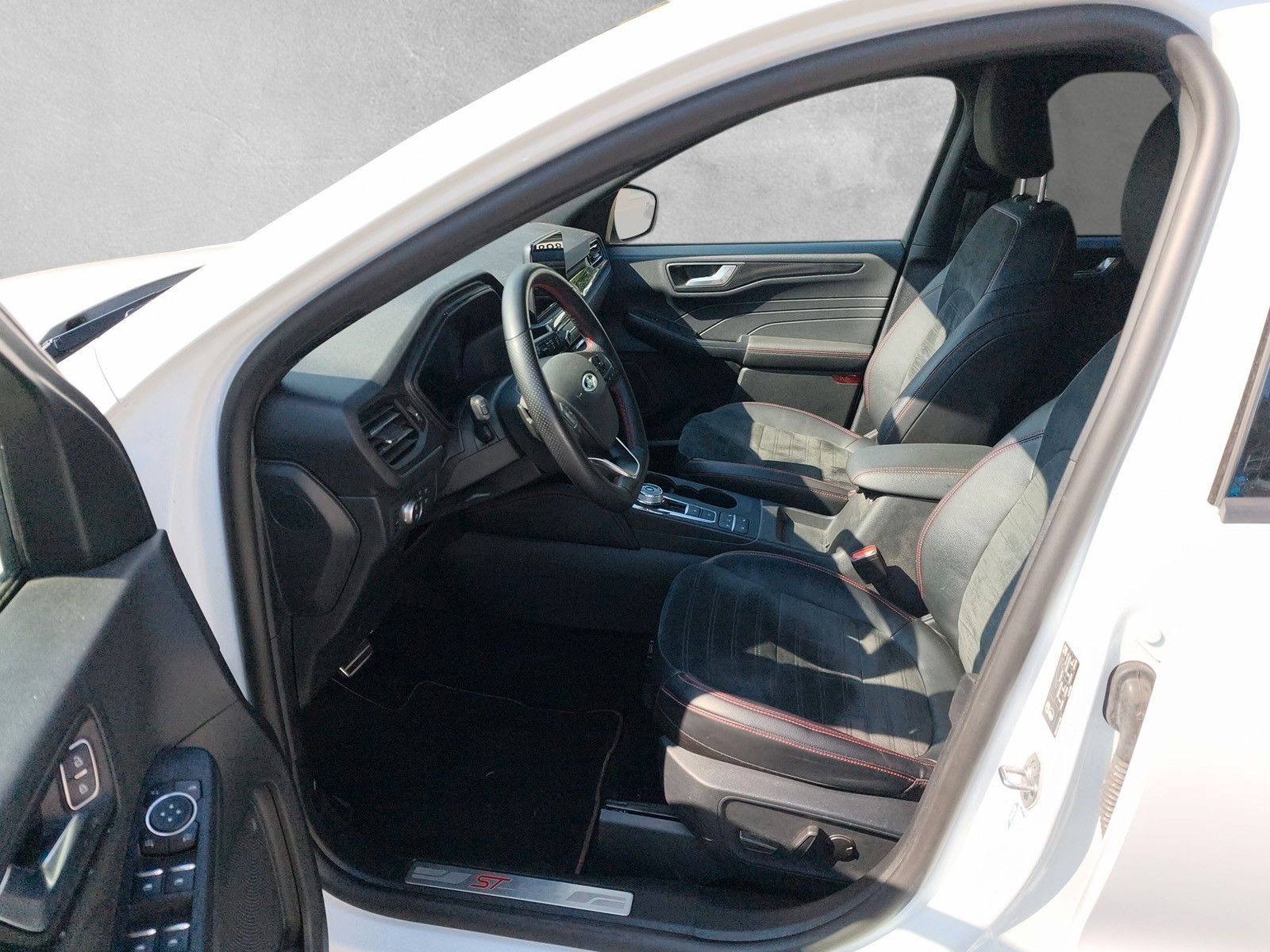 Fahrzeugabbildung Ford Kuga ST-Line X 4x4