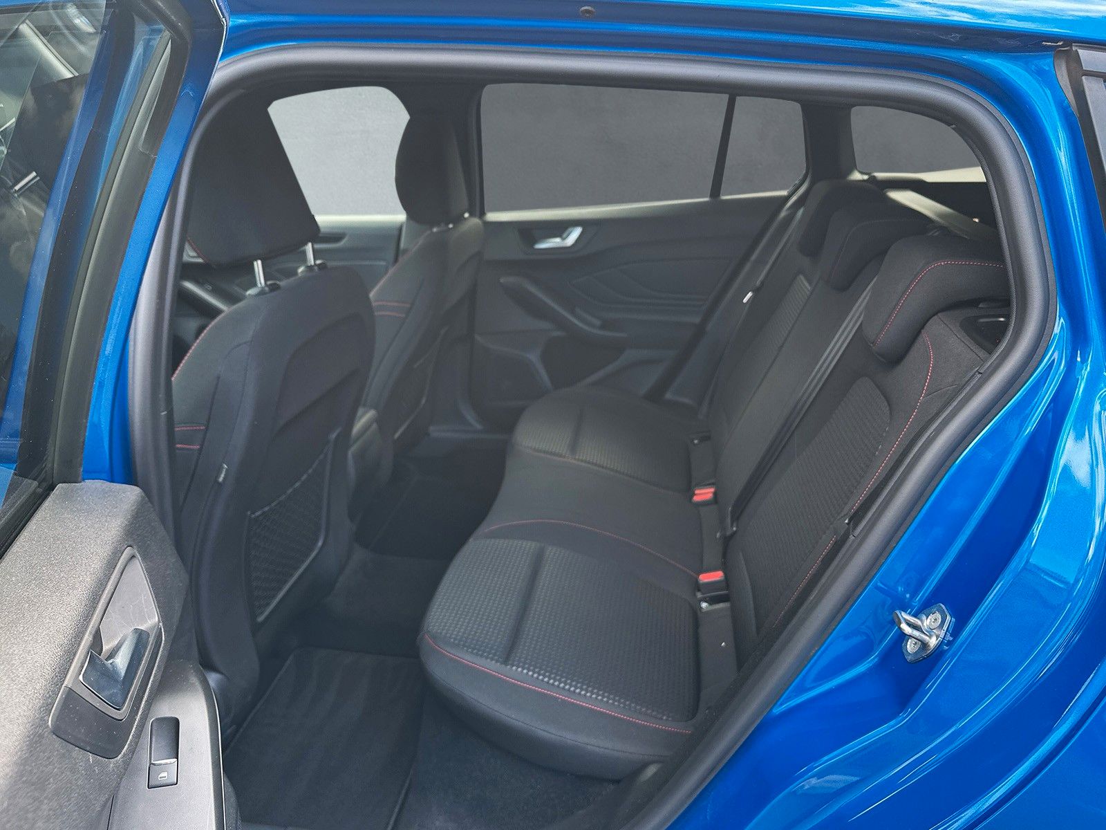 Fahrzeugabbildung Ford Focus Turnier ST-Line