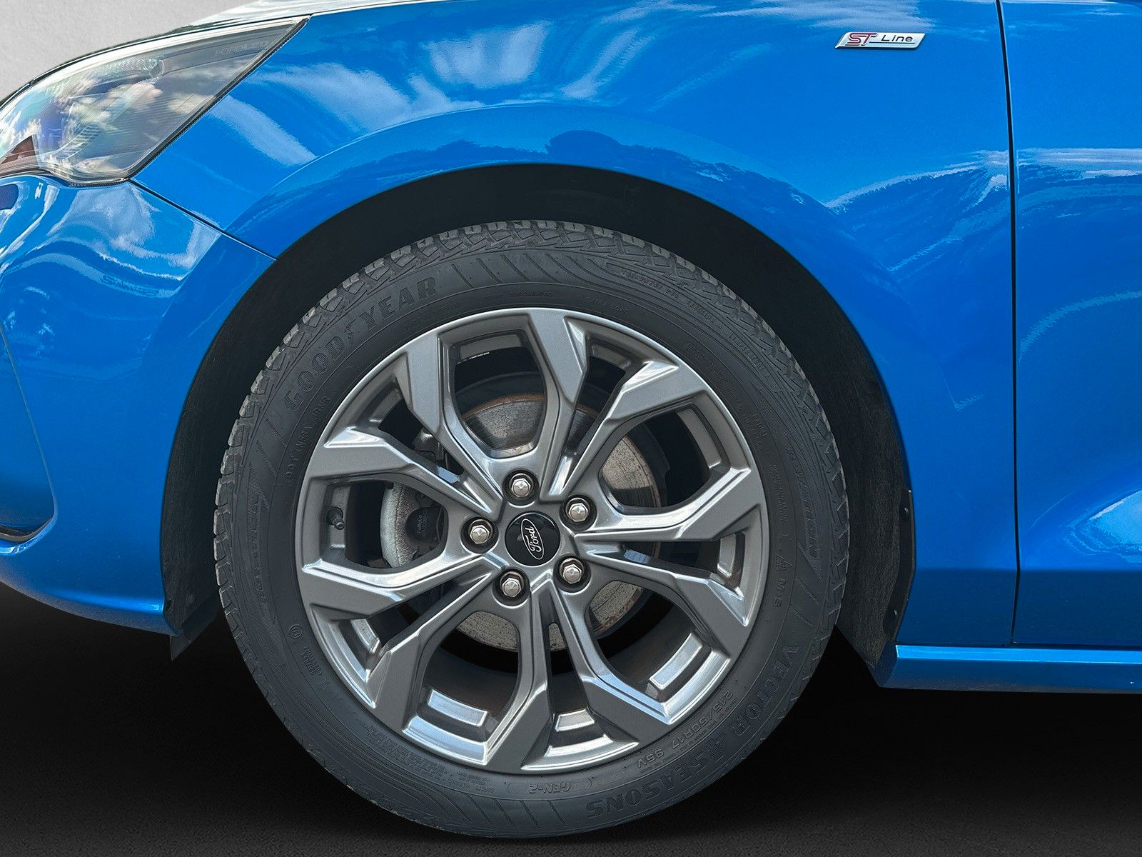 Fahrzeugabbildung Ford Focus Turnier ST-Line