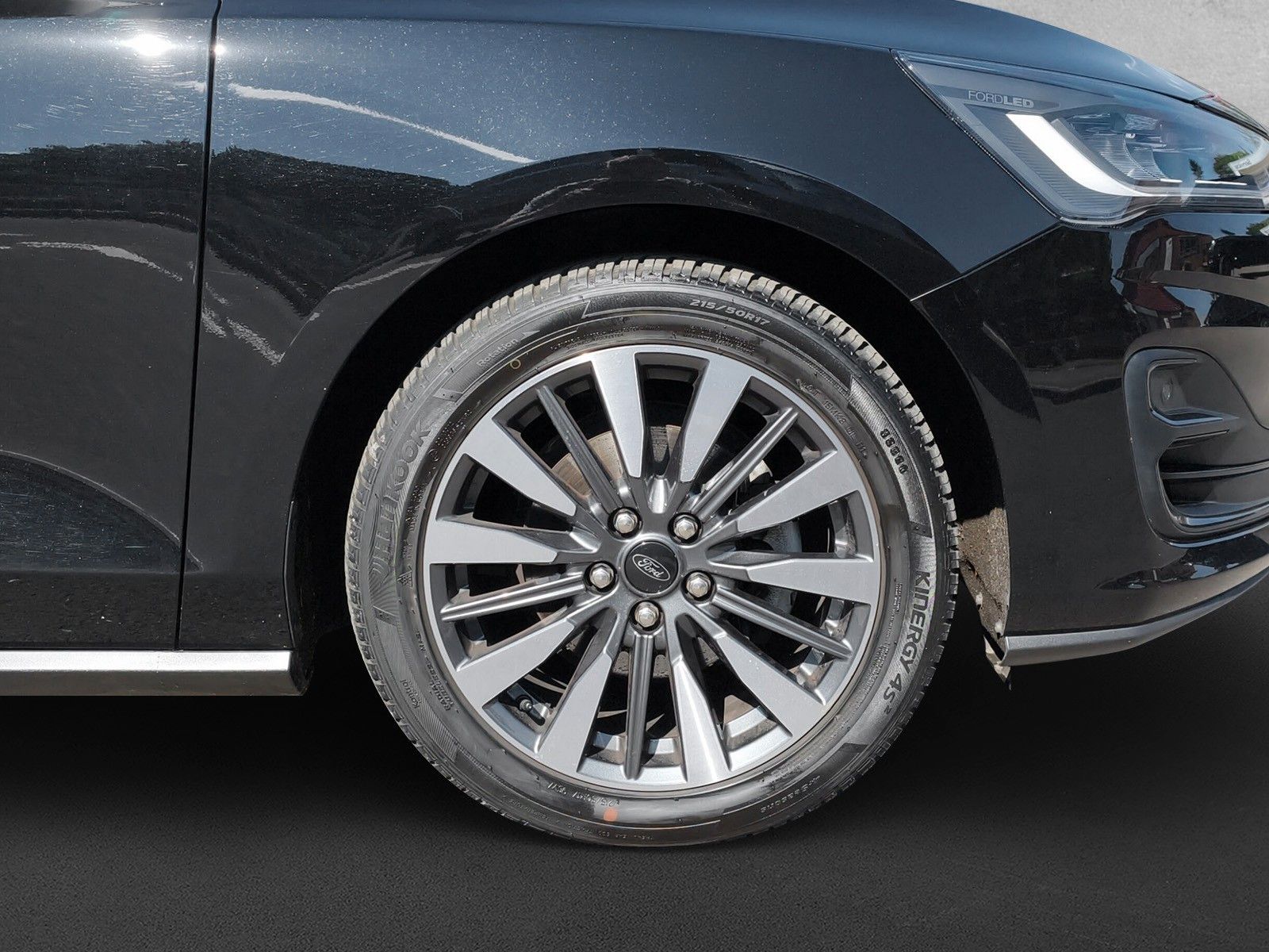 Fahrzeugabbildung Ford Focus Turnier Titanium