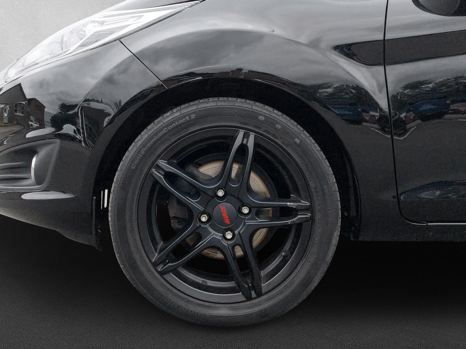 Fahrzeugabbildung Ford Fiesta Titanium 5-türig