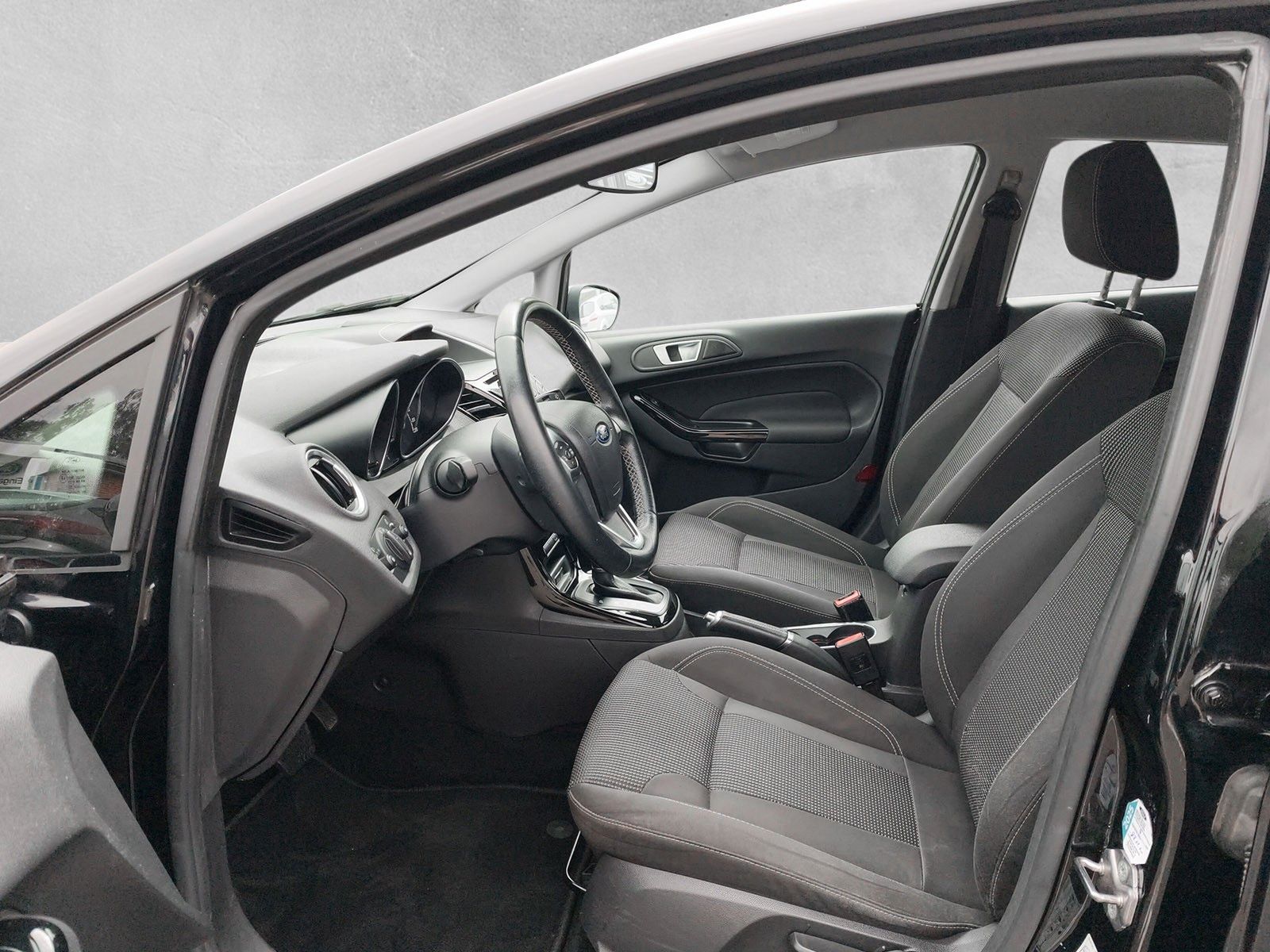 Fahrzeugabbildung Ford Fiesta Titanium 5-türig
