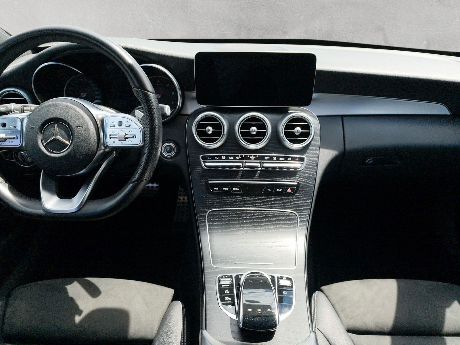 Fahrzeugabbildung Mercedes-Benz C 300  T-Modell AMG Line