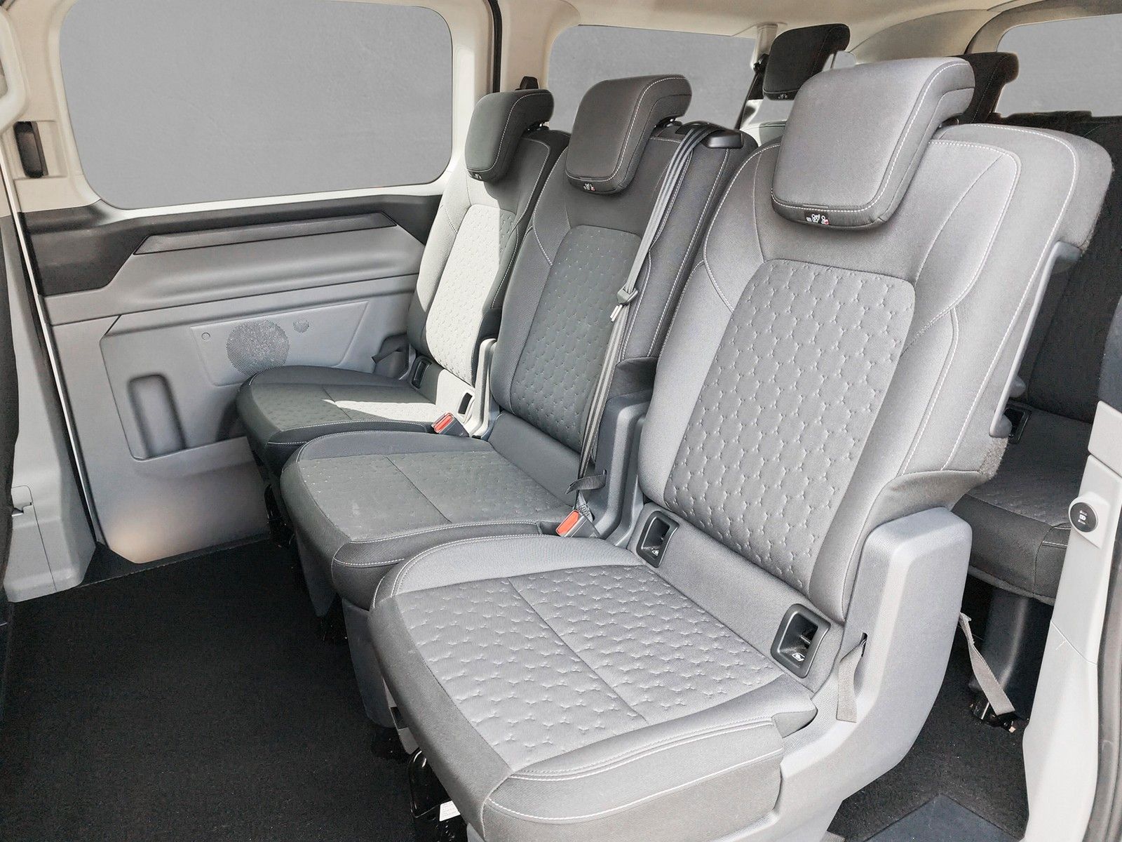 Fahrzeugabbildung Ford Transit Custom Kombi 340 L2 Plug-in Hybrid