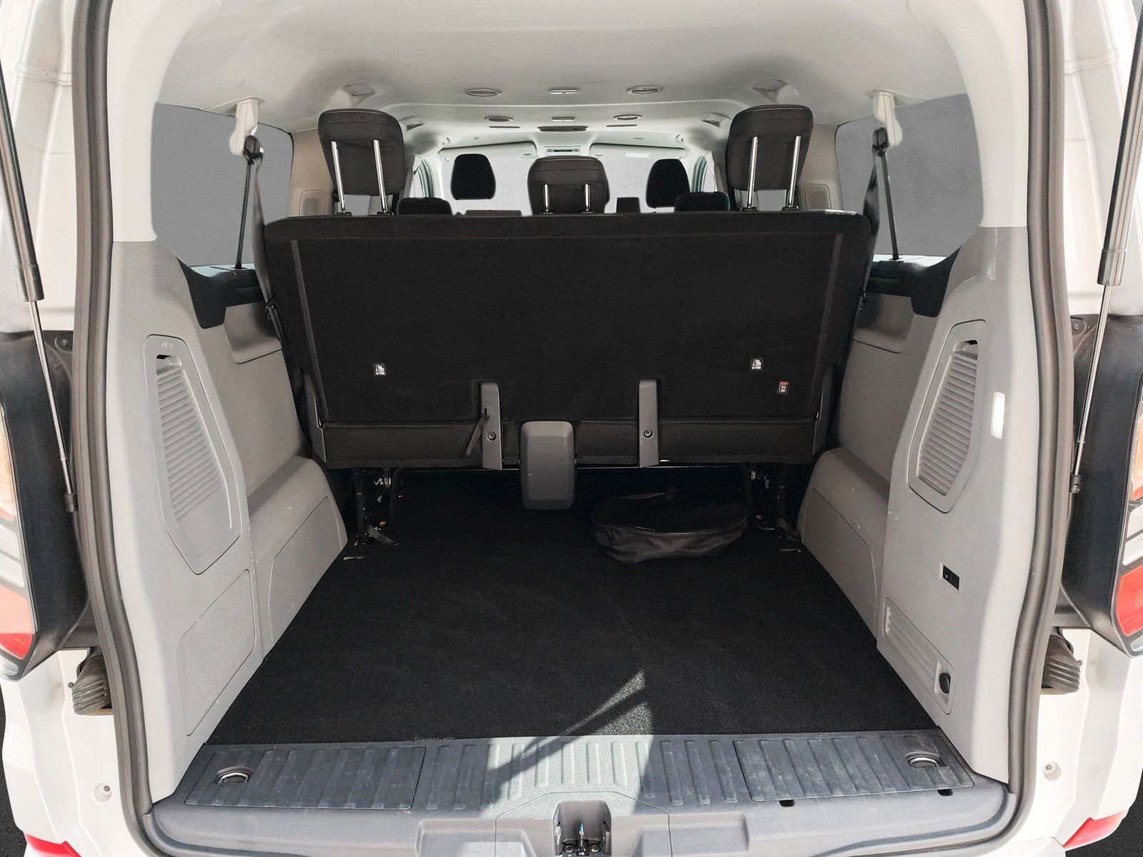 Fahrzeugabbildung Ford Transit Custom Kombi 340 L2 Plug-in Hybrid